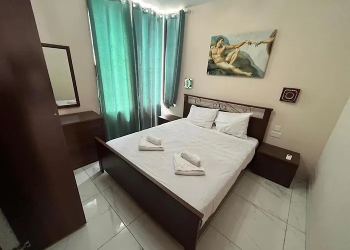 Appartement 3 Bedroom 950m First Floor *