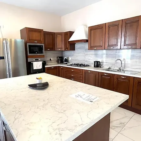 3 Bedroom 950m First Floor Апартаменты *